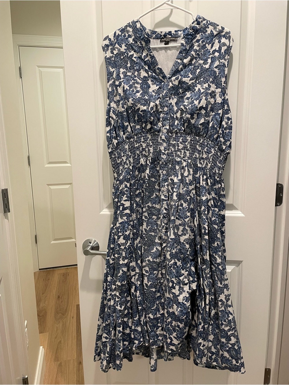Chelsea & Theodore Women's Blue and White Floral Sleeveless Dress Size 1x